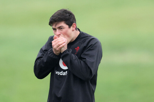 cardiff-uk-03rd-feb-2026-louis-rees-zammit-of-wales-attempts-to-warm-up-his-hands-wales-rugby-six-nations-squad-training-at-the-vale-resort-in-hensol-vale-of-glamorgan-on-tuesday-3rd-february-20