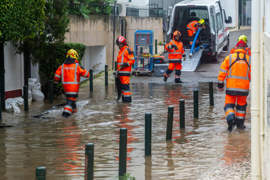 firemen-and-police-on-location-in-the-historic-centre-of-cascais-portugal-following-heavy-rains-and-flooding-from-storm-leonardo-on-february-4-2026