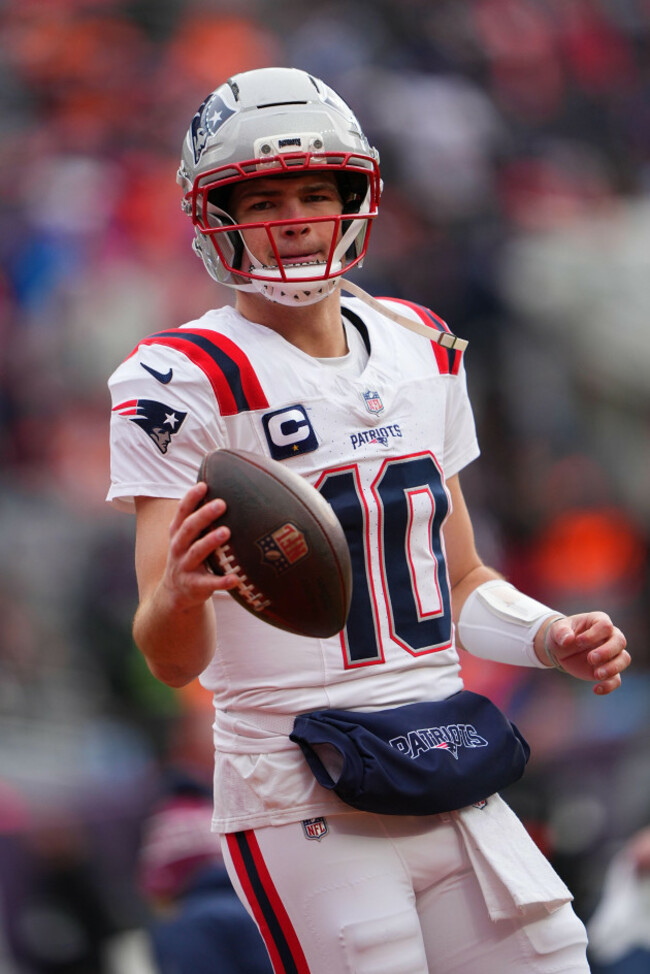 new-england-patriots-quarterback-drake-maye-10-warms-up-prior-to-the-game-against-the-denver-broncos-during-the-afc-championship-nfl-football-game-sunday-jan-25-2026-in-denver-ap-photobart-yo