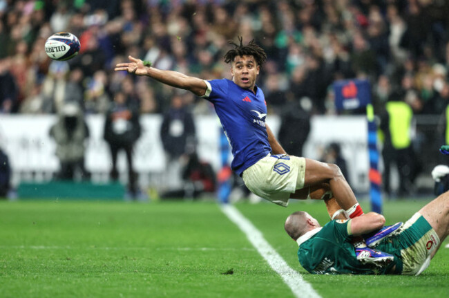 theo-attissogbe-is-tackled-by-jacob-stockdale