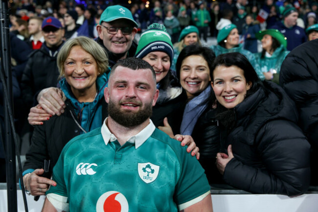michael-milne-with-friends-and-family-after-the-match