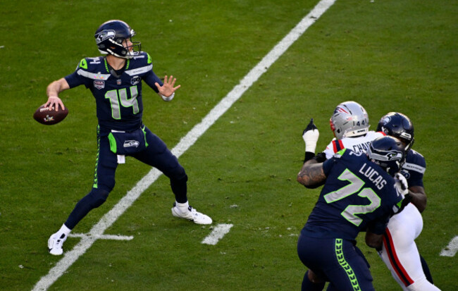 seattle-seahawks-quarterback-sam-darnold-14-during-the-1st-half-nfl-super-bowl-60-lx-football-game-between-the-new-england-patriots-and-the-seattle-seahawks-in-santa-clara-ca-on-feb-8-2026-charles