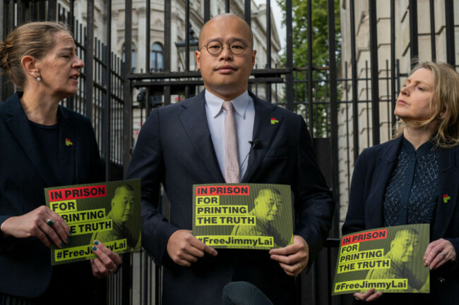 sebastian-lai-centre-son-of-media-mogul-and-founder-of-apple-daily-jimmy-lai-with-fiona-obrien-left-uk-bureau-director-for-reporters-without-borders-rsf-and-caoilfhionn-gallagher-kc-right-ji