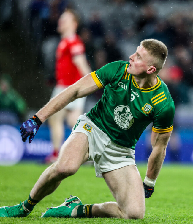 jack-flynn-watches-as-his-kick-goes-over