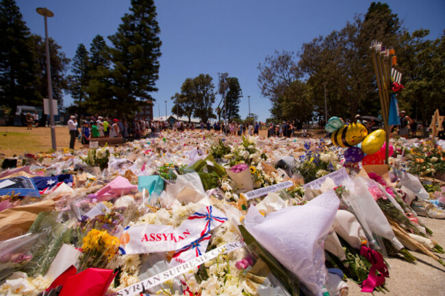 sydney-australia-19th-dec-2025-people-gather-at-a-flower-memorial-outside-the-bondi-pavilion-on-december-19-2025-in-sydney-australia-naveed-akram-has-been-charged-with-59-offences-following-th