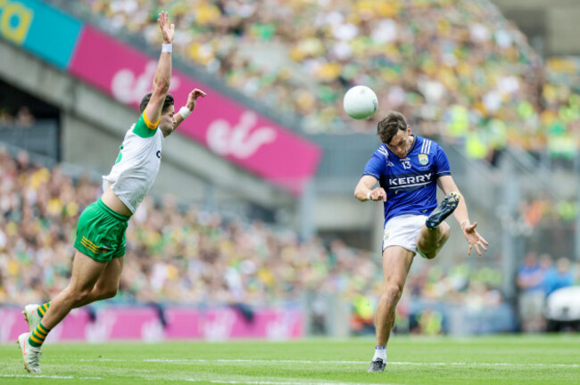 david-clifford-scores-two-points-despite-brendan-mccole