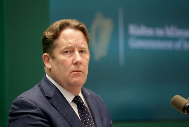 294Minister Announce 1.5 billion roads_90743126