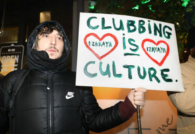 Hoxton Hotel protest-2_90743155