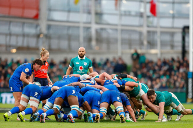 aviva-stadium-dublin-ireland-14th-feb-2026-2026-six-nations-rugby-republic-of-ireland-versus-italy-alessandro-garbisi-of-italy-gets-ready-to-put-the-ball-into-the-scrum-credit-action-plus-spor