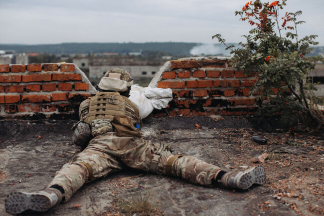 ukrainian-defender-on-the-front-line-war-between-ukraine-and-russia