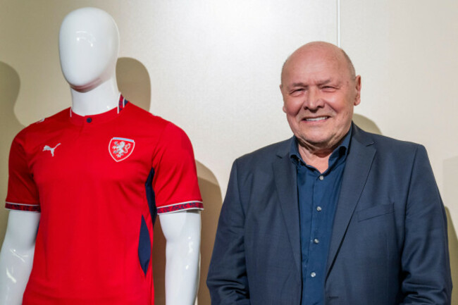 prague-czech-republic-19th-dec-2025-new-head-coach-of-the-czech-national-football-team-miroslav-koubek-attends-a-press-conference-of-the-football-association-of-the-czech-republic-facr-in-pragu