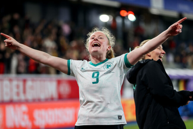 amber-barrett-celebrates-after-the-match