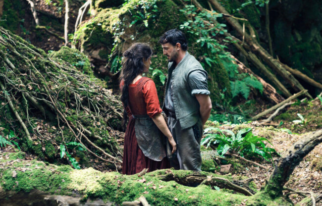 uk-jessie-buckley-and-paul-mescal-in-the-cfocus-features-new-film-hamnet-2025-plot-a-powerful-story-of-love-and-loss-that-inspired-the-creation-of-shakespeares-timeless-masterpiece-hamlet