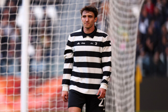 torino-italy-21st-feb-2026-andrea-cambiaso-of-juventus-fc-looks-dejected-during-the-serie-a-match-beetween-juventus-fc-and-como-1907-at-allianz-stadium-on-february-21-2026-in-turin-italy-credi