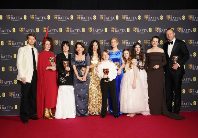 left-to-right-joe-alwyn-maggie-ofarrell-liza-marshall-dame-pippa-harris-chloe-zhao-jacobi-jupe-jessie-buckley-olivia-lynes-bodhi-rae-breathnach-emily-watson-and-nicolas-gonda-pose-with-th