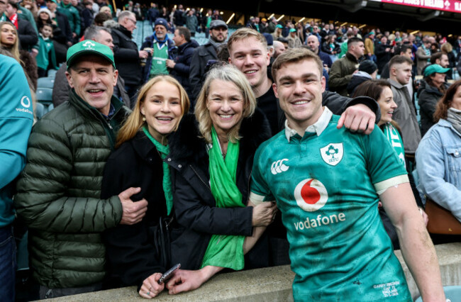 garry-ringrose-with-family-after-the-match