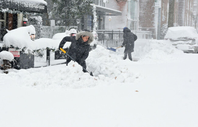 photo-by-andrea-renaultstar-maxipx-2026-22326-new-york-city-remains-blanketed-in-snow-from-the-noreaster-blizzard-that-has-dropped-more-than-18-inches-in-the-5-boroughs-mayor-mamdani-declared-t
