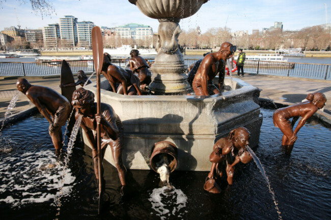 london-uk-24-february-2026-the-provocative-fountain-of-filth-installation-by-channel-4-stands-at-observation-point-on-londons-south-bank-bronze-like-figures-appear-to-vomit-brown-coloured-water