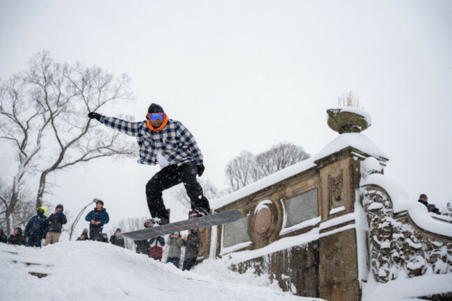 new-york-city-united-states-23rd-feb-2026-by-the-afternoon-as-the-blizzard-begins-to-ease-central-park-turns-into-a-vast-winter-playground-after-a-morning-of-heavy-snowfall-new-yorkers-head-ou
