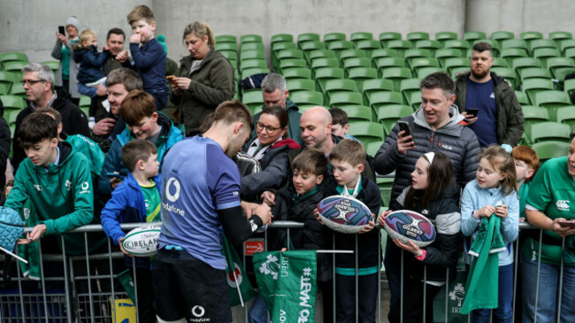 jack-crowley-signs-autographs-with-fans-after-training