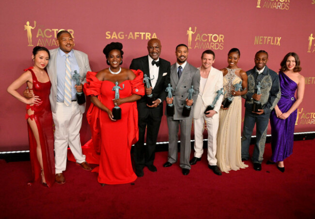 los-angeles-united-states-01st-mar-2026-li-jun-li-omar-benson-miller-wunmi-mosaku-delroy-lindo-michael-b-jordan-jack-oconnell-jayme-lawson-miles-caton-and-lola-kirke-winners-of-the-outs