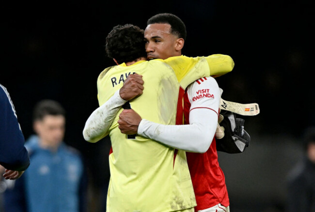 london-uk-22nd-feb-2026-david-raya-arsenal-goalkeeper-is-congratulated-by-gabriel-magalhaes-arsenal-at-the-end-of-the-game-during-the-tottenham-hotspur-v-arsenal-premier-league-match-at-the-t