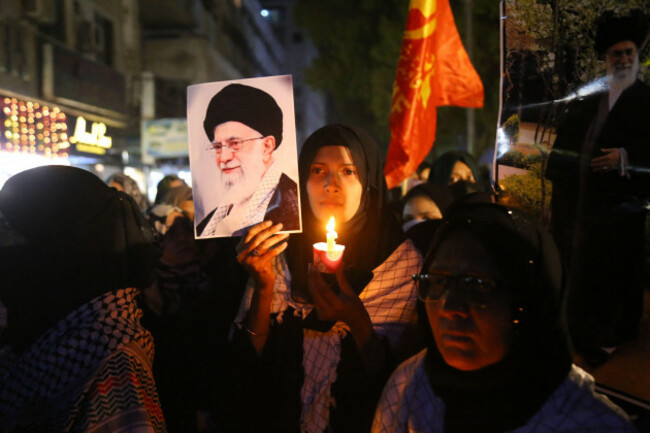 hyderabad-pakistan-03rd-mar-2026-shiite-muslims-women-take-part-in-the-demonstration-against-the-us-israel-attack-in-iran-holding-candles-and-the-photo-of-the-ayatollah-ali-khamenei-during-the