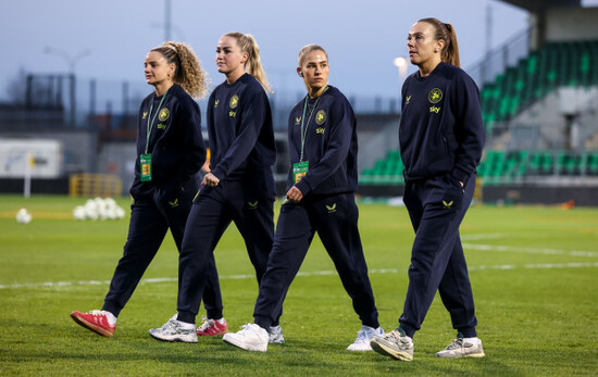 leanne-kiernan-jessie-stepleton-tara-ohanlon-and-grace-moloney-inspect-the-pitch-ahead-of-the-game