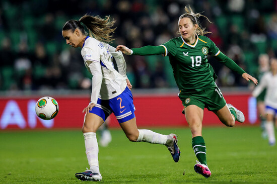 maelle-lakrar-is-tackled-by-kyra-carusa