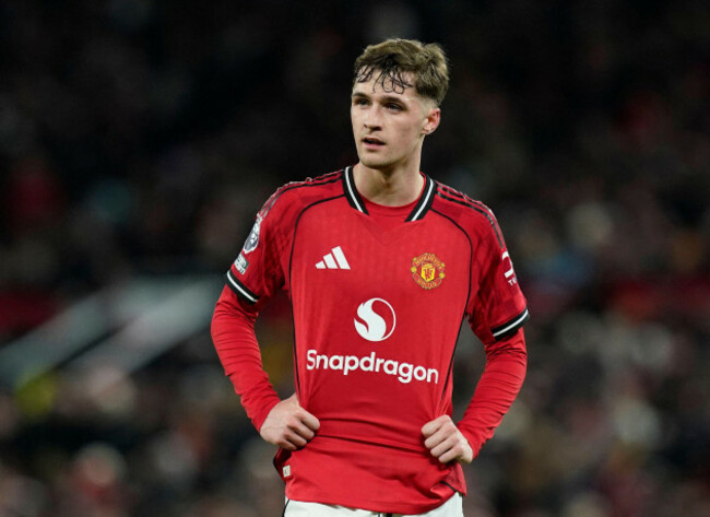 manchester-uk-26th-dec-2025-jack-fletcher-of-manchester-united-during-the-manchester-united-vs-newcastle-united-premier-league-match-at-old-trafford-manchester-picture-credit-should-read-andrew