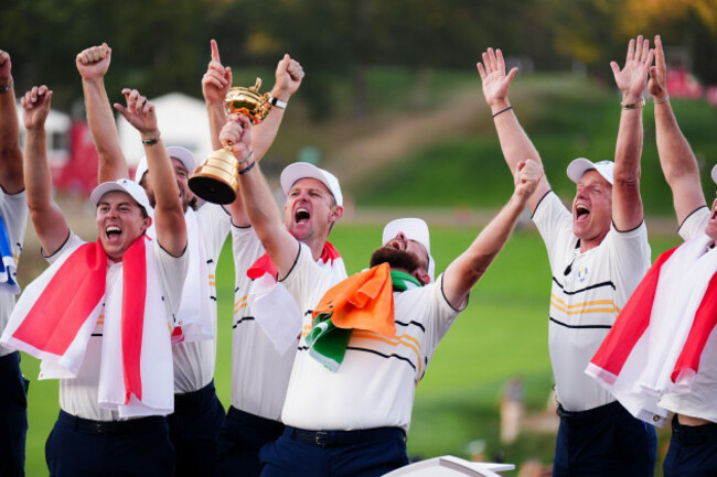 shane-lowry-of-team-europe-celebrates-with-the-ryder-cup-trophy-on-day-three-of-the-2025-ryder-cup-at-the-bethpage-black-course-farmingdale-new-york-picture-date-sunday-september-28-2025