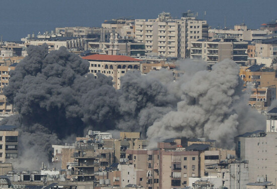 beirut-lebanon-4th-mar-2026-smoke-rises-from-buildings-following-israeli-bombing-on-haret-hreik-south-of-beirut-lebanon-march-4-2026-tensions-between-lebanon-and-israel-have-escalated-in-rece