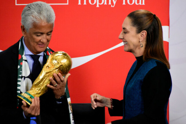 mexico-city-mexico-03rd-mar-2026-mexicos-president-claudia-sheinbaum-pardo-is-seen-next-to-while-former-brazilian-footballer-jose-roberto-gama-de-oliveira-known-as-bebeto-holds-the-original-fif