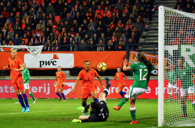 tyler-toland-clears-the-ball-off-the-line-28112017