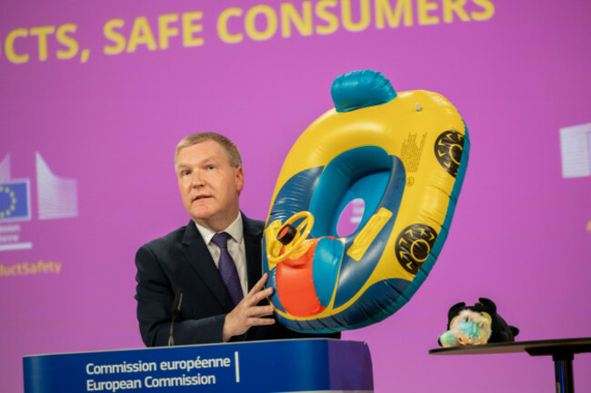 conference-de-presse-de-michael-mcgrath-commissaire-europeen-sur-le-rapport-annuel-du-safety-gate-2025