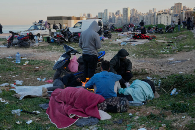 displaced-people-fleeing-israeli-airstrikes-in-beiruts-southern-suburb-of-dahiyeh-sleep-on-the-beirut-corniche-lebanon-friday-march-6-2026-ap-photohussein-malla