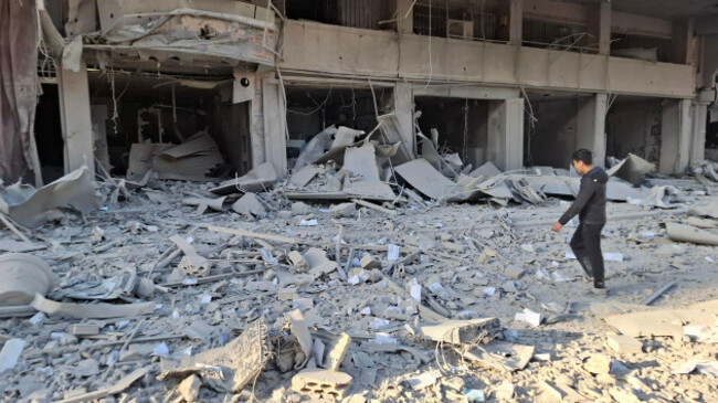 beirut-lebanon-06th-mar-2026-lebanese-citizens-inspect-the-destruction-at-the-site-of-israeli-airstrikes-on-beiruts-southern-suburbs-on-friday-march-6-2026-heavy-attacks-were-reported-in-tehra