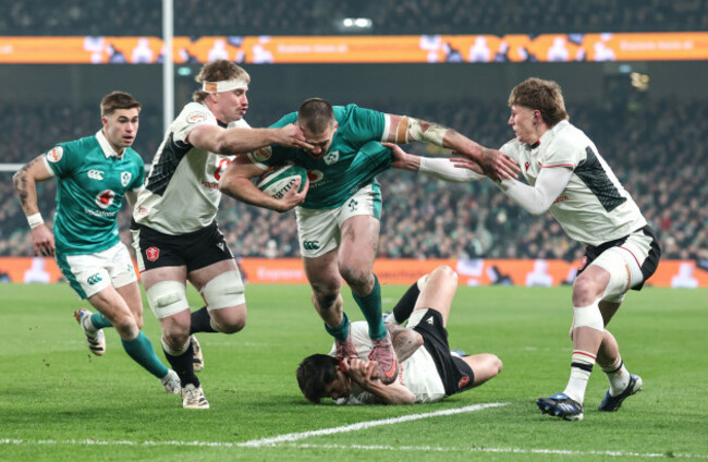 ellis-mee-aaron-wainwright-tackle-stuart-mccloskey