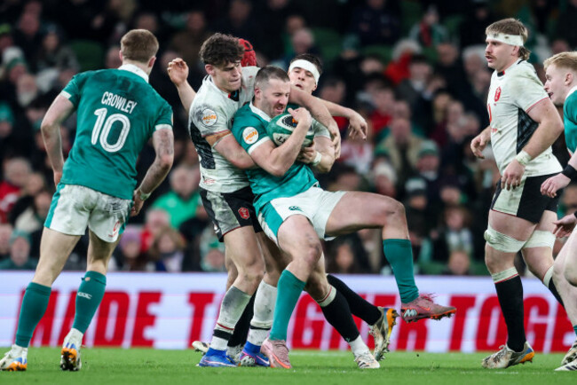 stuart-mccloskey-is-tackled-by-eddie-james