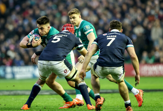 dan-sheehan-is-tackled-by-grant-gilchrist