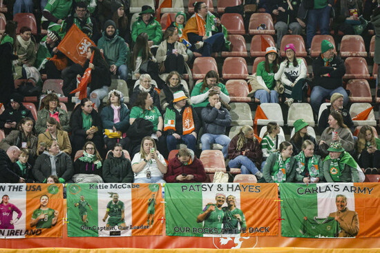 utrecht-netherlands-07th-mar-2026-utrecht-07-03-2026-stadium-galgenwaard-season-20252026-womens-european-qualifiers-match-between-the-netherlands-and-republic-of-ireland-picture-shows-supp