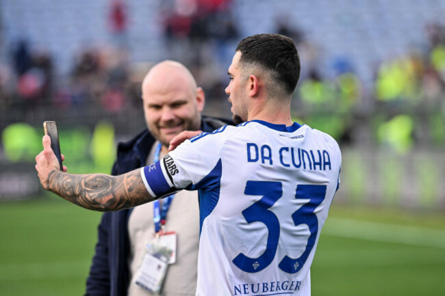 cagliari-italy-07th-mar-2026-lucas-da-cunha-of-como-1907-postgame-during-cagliari-calcio-vs-como-1907-italian-soccer-serie-a-match-in-cagliari-italy-march-07-2026-credit-independent-photo-ag