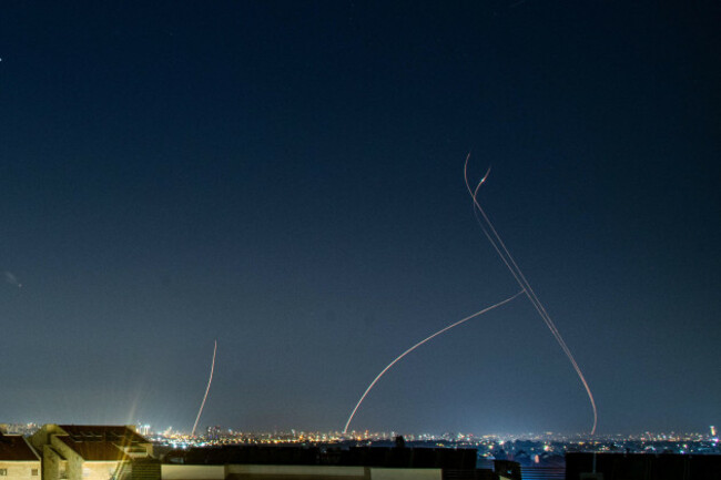 tel-aviv-israel-03rd-mar-2026-an-israeli-air-defense-system-intercepts-a-ballistic-missile-barrage-launched-from-iran-to-central-israel-during-the-missile-attack-credit-sopa-images-limitedalamy