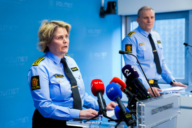 frode-larsen-head-of-the-joint-unit-for-investigation-and-intelligence-right-and-grete-lien-metlid-head-of-the-joint-unit-for-operational-service-giving-a-briefing-to-the-media-in-connection-with