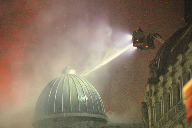 glasgow-scotland-uk-8h-march-2026-huge-fire-has-city-in-turmoil-on-union-street-as-all-entances-to-central-station-closed-and-streets-cordoned-off-credit-gerard-ferryalamy-live-news