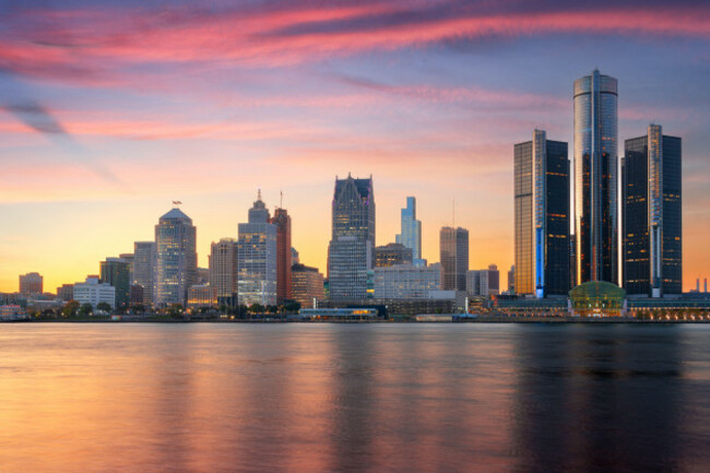 detroit-michigan-usa-skyline-at-dawn-on-the-detroit-river