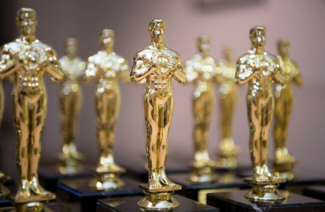 golden-oscars-imitation-seen-during-an-award-ceremony