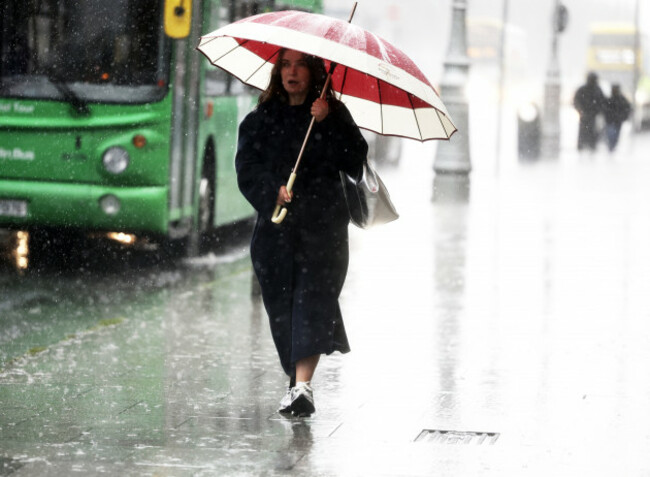 002_Rainy_Weather__90744572