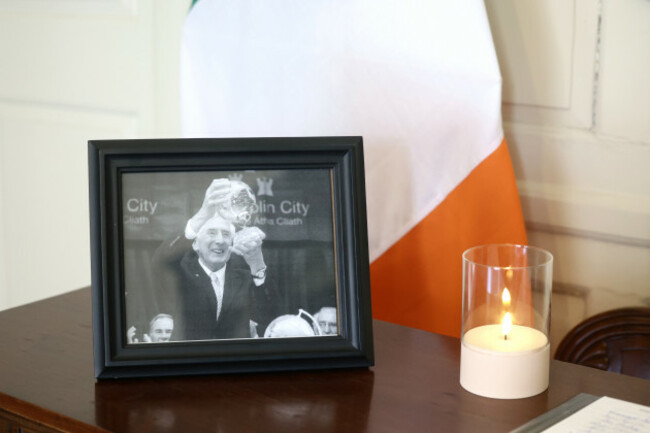 Book of Condolences-10_90744702