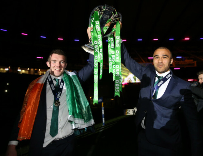 peter-omahony-and-conor-murray-celebrate-with-the-trophy